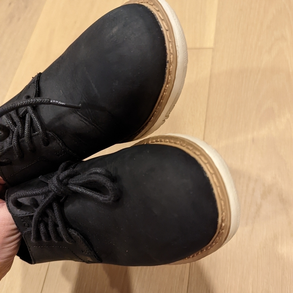 TOMS Men's Black Casual Shoes - Picture 4 of 9